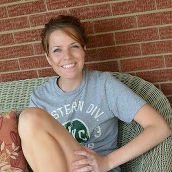 Profile Picture of Julia Hedges (@juliahedges) on Poshmark