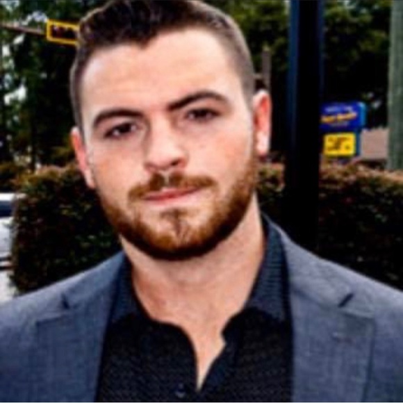 Profile Picture of Chris Coll (@cwrunner42) on Poshmark