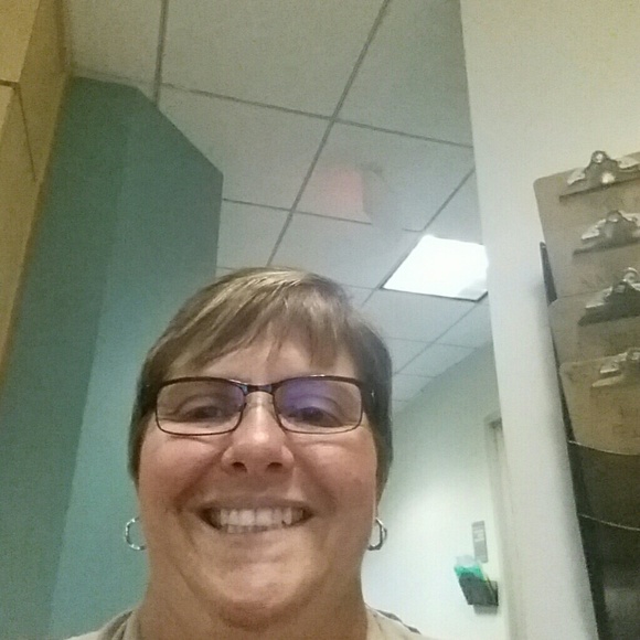 Profile Picture of Heidi Nifong (@hnifong) on Poshmark