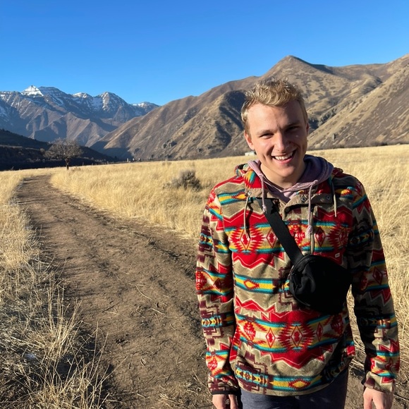 Profile Picture of Sam Gordon (@gordsam18) on Poshmark