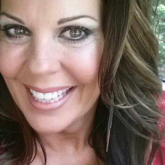 Profile Picture of Ginny Ballerini (@gballerini) on Poshmark