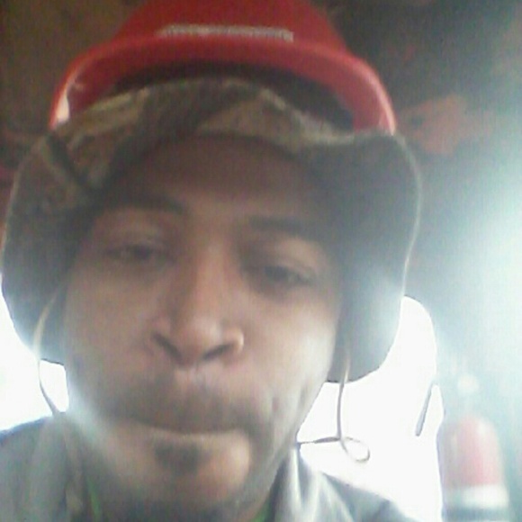 Profile Picture of Chris Battle (@huttdog82) on Poshmark
