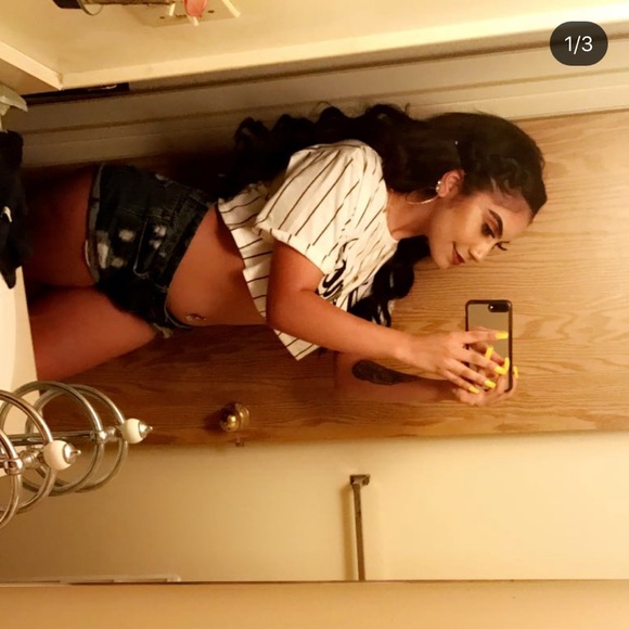 Profile Picture of Daniela Ayala (@mami_danii) on Poshmark