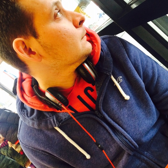 Profile Picture of Rene Saenz (@reansa3010) on Poshmark