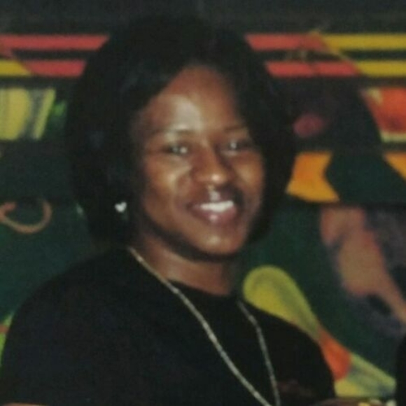 Profile Picture of Rolanda Emery (@roesho410) on Poshmark