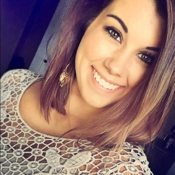 Profile Picture of Amber Haddock (@ambshaddock) on Poshmark