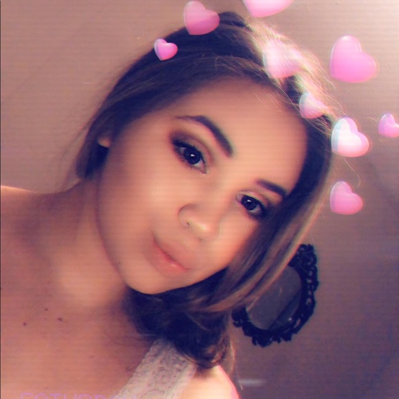 Profile Picture of Brianna Zapalac (@brizapalac) on Poshmark