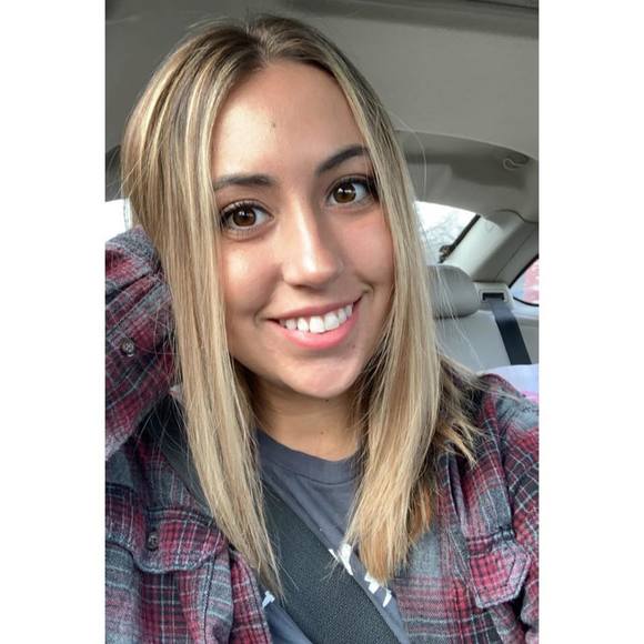 Profile Picture of Carly Steele (@carlyjadesteele) on Poshmark