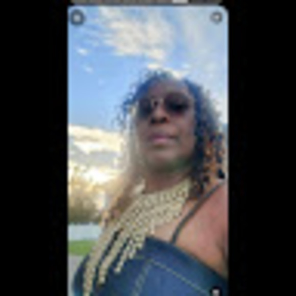Profile Picture of Phyllis Arnold (@phyllisarnol554) on Poshmark