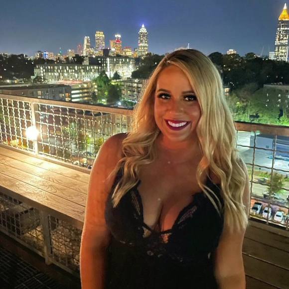 Profile Picture of Kirstie Liakos (@mdadancebabe) on Poshmark