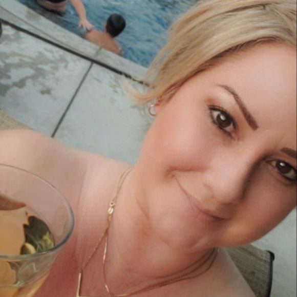 Profile Picture of Leslie Branco (@lkingcs4000) on Poshmark