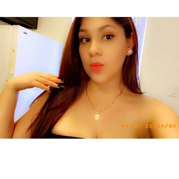 Profile Picture of Natalie Murillo (@yellow_382522) on Poshmark