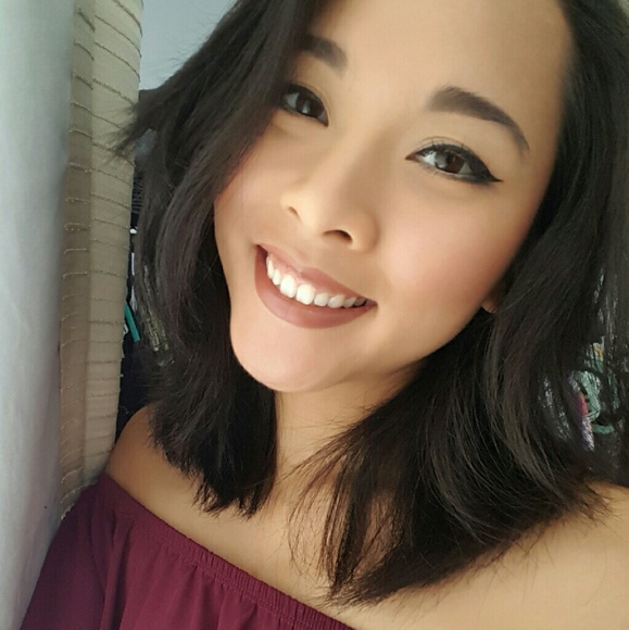 Profile Picture of Andrea Huynh (@andreavuthuy) on Poshmark
