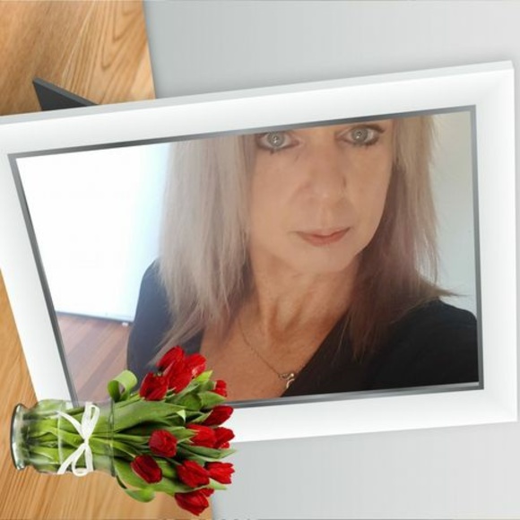 Profile Picture of Simone Milham (@simonerae80) on Poshmark