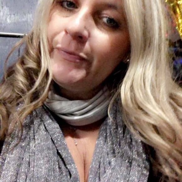 Profile Picture of Karefrances Davis (@karedavis19) on Poshmark