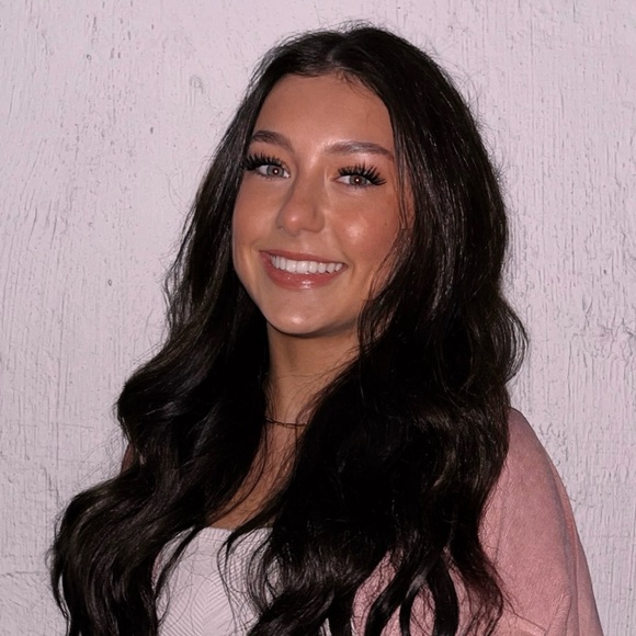 Profile Picture of Sylvia Lower (@sylvialower) on Poshmark