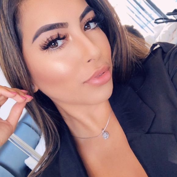 Profile Picture of Angelique Lesperance (@angeliquebl95) on Poshmark