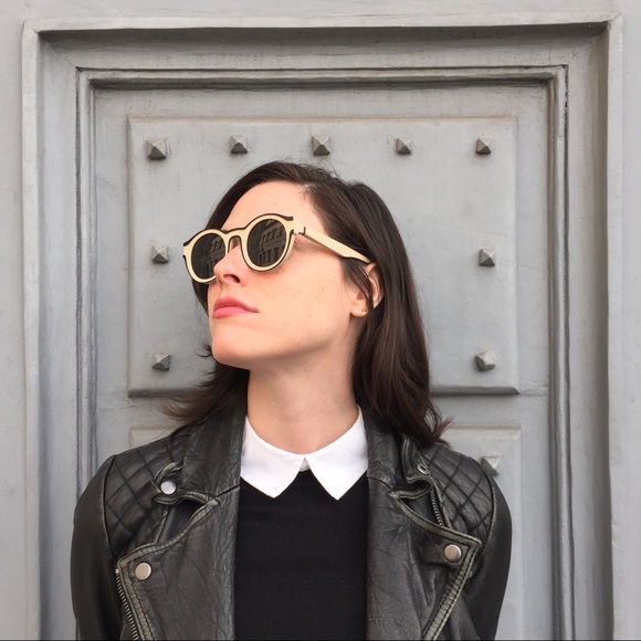 Profile Picture of Heather Solomon (@greydress) on Poshmark