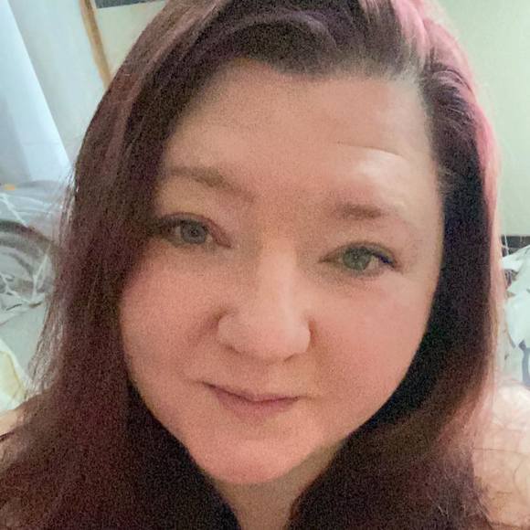 Profile Picture of Yolanda Ruschmeyer (@y_ruschmeyer) on Poshmark