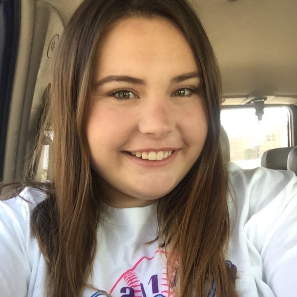 Profile Picture of Kayla Signer (@kaylasig33) on Poshmark