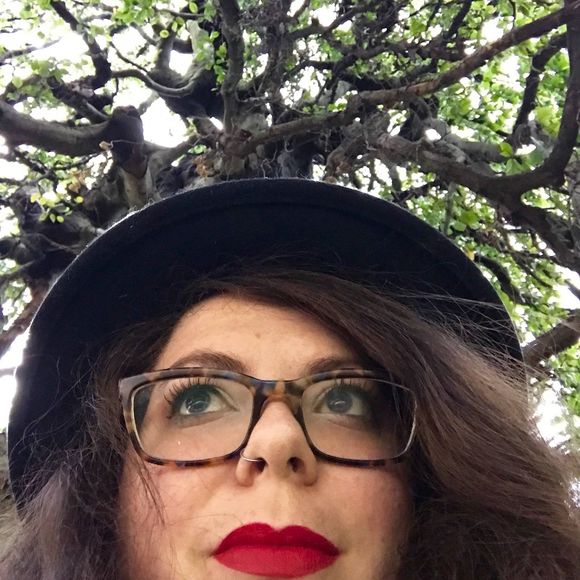 Profile Picture of Alexa Bernstein (@alexabeefree) on Poshmark