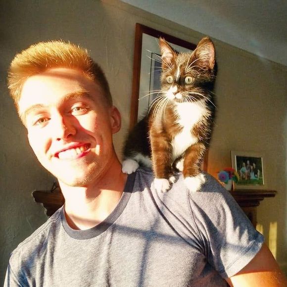 Profile Picture of Josh Ginley (@jginley8) on Poshmark