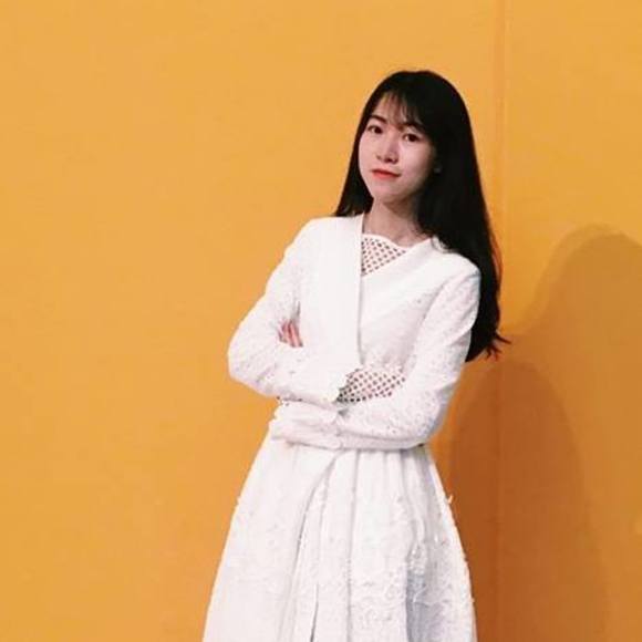 Profile Picture of Yingjun Chen (@bananacee) on Poshmark