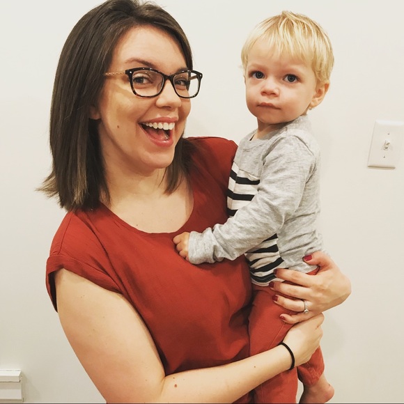 Profile Picture of Nichole Rulander (@nicholejru) on Poshmark