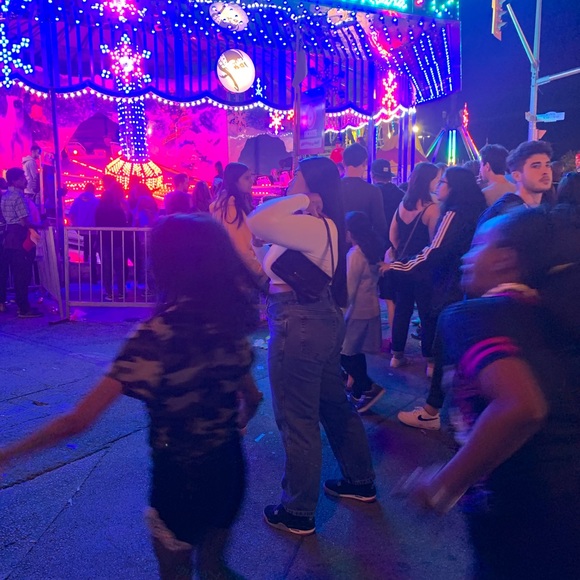 Lorraine Roae - Poshmark Profile Picture of Lorraine Roae (@lorrainerosee) on Poshmark