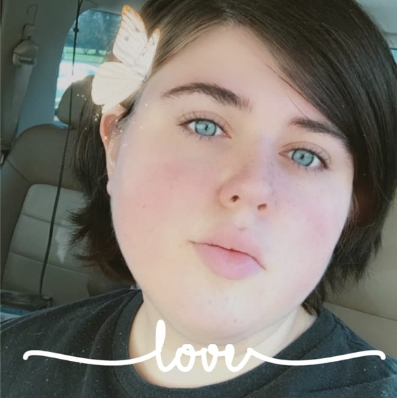 Profile Picture of Alexa Schaefer (@alexaschaefer99) on Poshmark