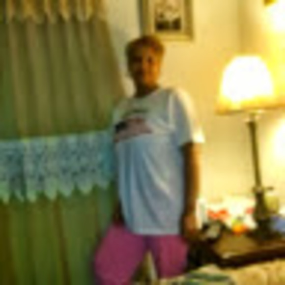 Profile Picture of Sandra Morales (@sandramorale159) on Poshmark