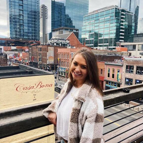 Profile Picture of Savannah Fields (@savannahfiel115) on Poshmark