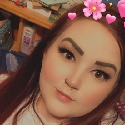 Profile Picture of Laura Cain (@thepumpkinspicy) on Twitter