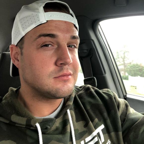 Profile Picture of Dwayne Bennett (@dmbennett691) on Poshmark