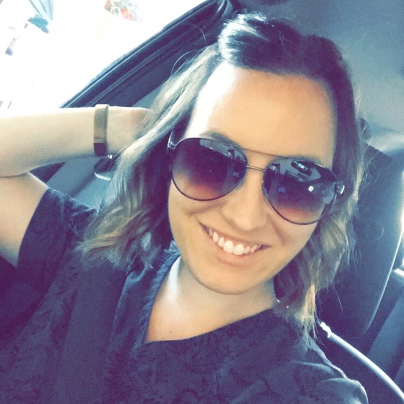 Cassie Nofziger - Poshmark Profile Picture of Cassie Nofziger (@cnof08) on Poshmark