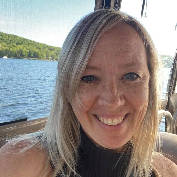 Profile Picture of Christine Angus (@mouchou13) on Poshmark