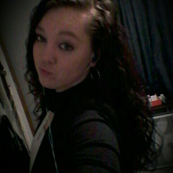 Profile Picture of Delayna Pethel (@delayna25) on Poshmark