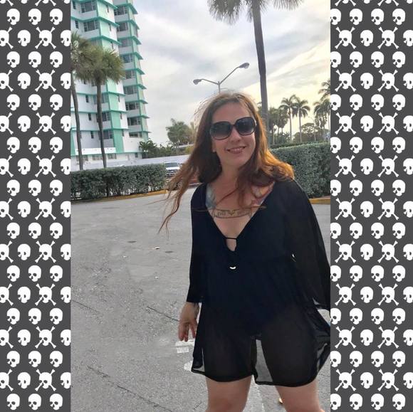 Profile Picture of Daniela Arce butterworth (@daniellearce) on Poshmark