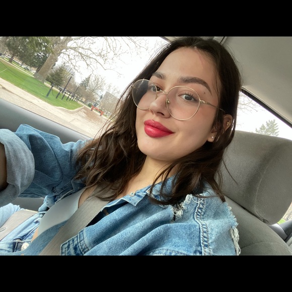 Profile Picture of Ondaly Robleto (@ondalyrobleto) on Poshmark