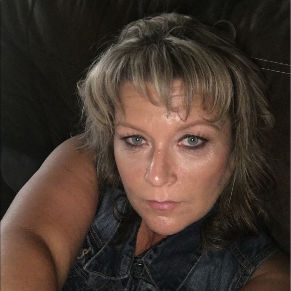 Brisha Juilfs - Poshmark Profile Picture of Brisha Juilfs (@brisha42) on Poshmark