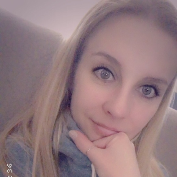 Profile Picture of Bobbie Price (@bjp94307) on Poshmark