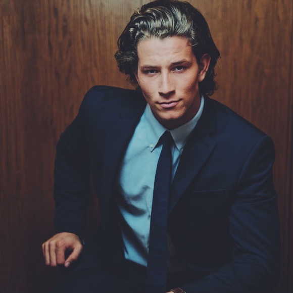 Profile Picture of Rob Goodman (@robgoodman7777) on Poshmark