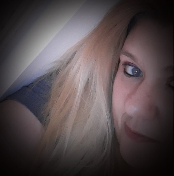 Profile Picture of Karlaye Appleby (@jamabinx) on Poshmark