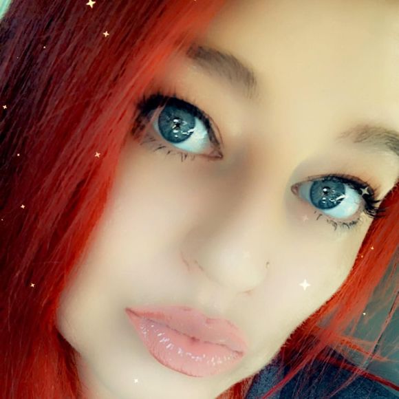 Profile Picture of Kandi Raybold (@kandiraybold) on Poshmark