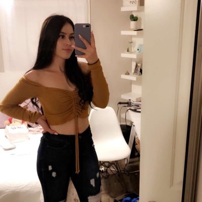 Profile Picture of Janet (@j_smiley18) on Twitter