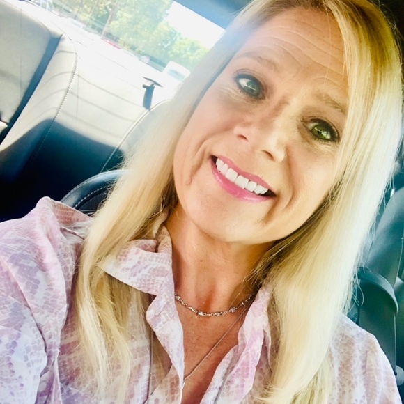 Tonya Honarbakht - Poshmark Profile Picture of Tonya Honarbakht (@sofance1) on Poshmark