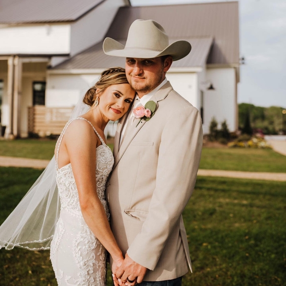 Profile Picture of Loryn Piersol (@loryn95) on Poshmark