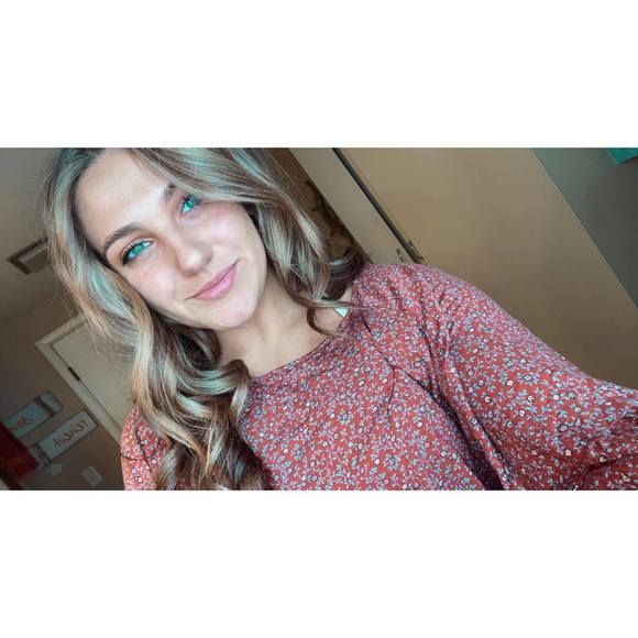 Profile Picture of Bree Flinn-johnson (@breeflinn) on Poshmark