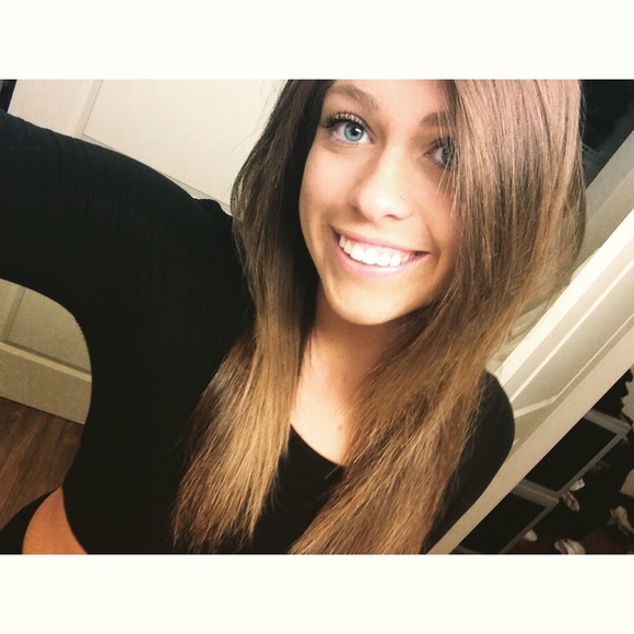 Profile Picture of Kelsey Caruth (@kelseycaruth) on Poshmark