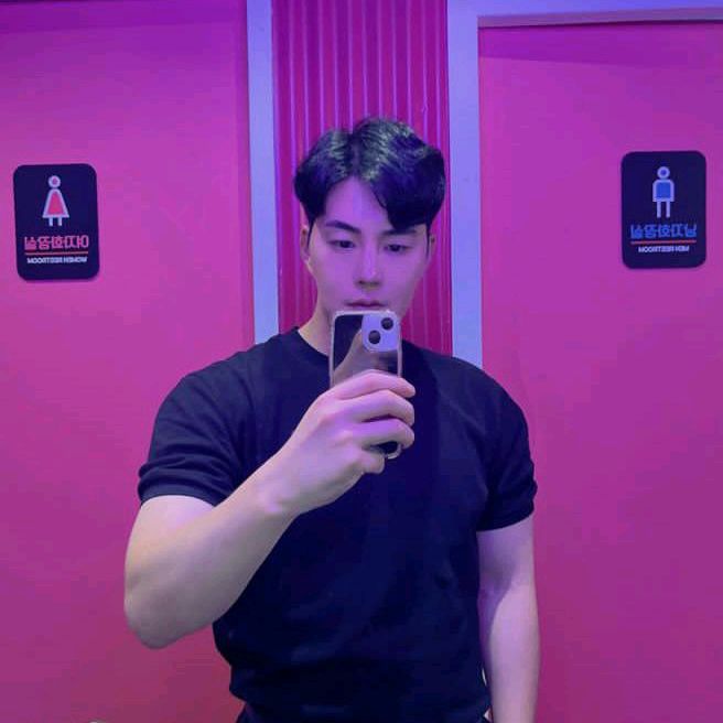 Profile Picture of chungallen (@chungallen8) on Tiktok